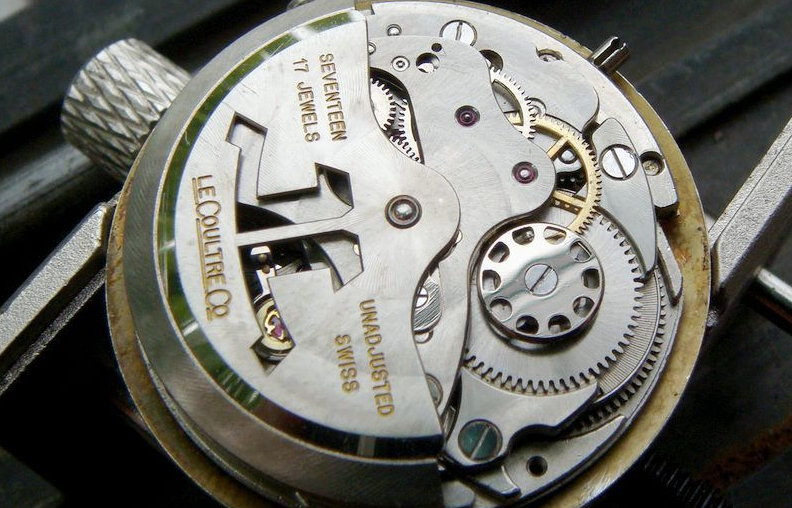 浪琴手表跑快（浪琴更换表框）